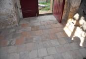 detail opravené
cihelné dlažby kaple Povýšení Svatého kříže