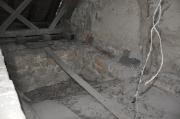 Na klenbách leželo více jak 60 tun suti. The
vaults were holding over 60 tons of debris.