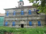 Bez lešení bychom fasády neopravili. We
wouldn’t be able to repair the façade without scaffolding.