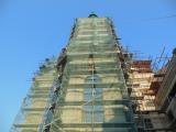 Oprava fasády věže. Repairs of the steeple wall
underway.