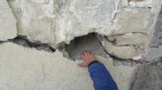 Velikost trhliny po
odstranění omítky a nesoudržného zdiva. The size of the crack after the wall and loose wall material have been
removed.