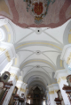 Pohled do opravených a vymalovaných kleneb
kostela je impozantní. Breathtaking view of the repaired and painted church vaults.