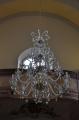 Jeden ze
čtyř křišťálových lustrů osazených v lodi kostela.One of the four crystal chandeliers installed in the church
nave.